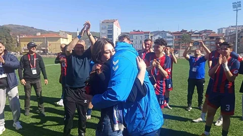 Zonguldak'ta Futbol Maçında Mutluluk Anı