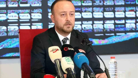 Burak Özçoban'dan Adaylık Açıklaması