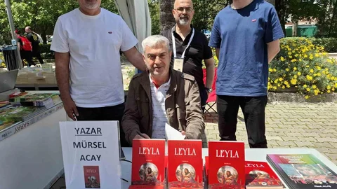 Mürsel Acay İzmir Kitap Fuarında Okurlarıyla Buluştu