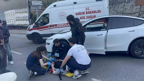 Şişli'de Tesla ve Motosiklet Çarpıştı
