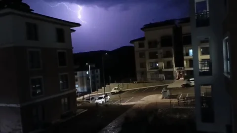 Adıyaman'da Gece Yağmur ve Şimşekler