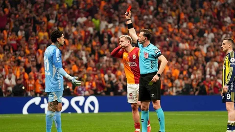 Ederson Derbide Kırmızı Kart Gördü