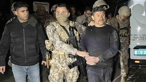 Uşak'ta Polis Ekiplerine Ateş Açıldı