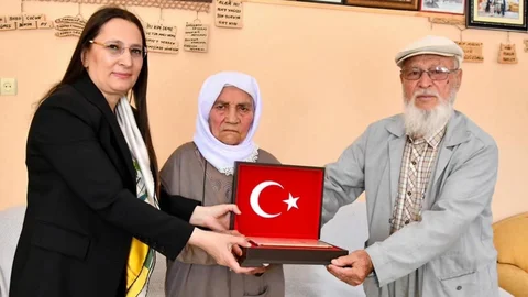 Dudu İrem Toros, Aydıncık’ta Şehit Ailesini Ziyaret Etti