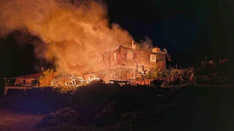 Demirci'de Ev Yangını Paniği