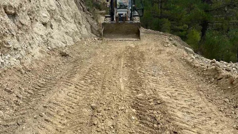 Çameli'de Arazi Yollarında Çalışmalar Sürüyor