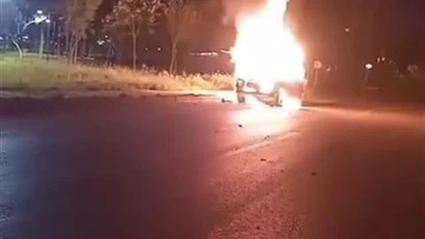 Bursa'da Park Halindeki Otomobil Yandı