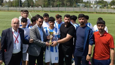 Kahta Belediyespor U-15 Takımı Şampiyon Oldu