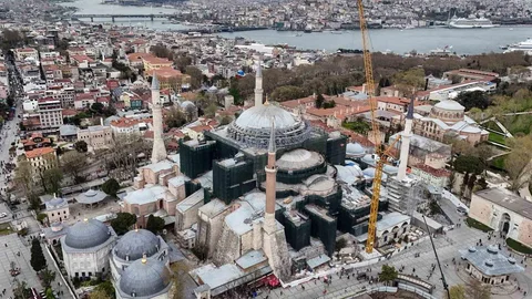 Ayasofya'da Restorasyonda Kubbe Kapatılıyor