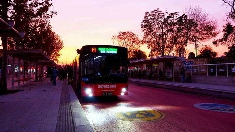 Sakarya'da Metrobüs Seferleri Uzatıldı