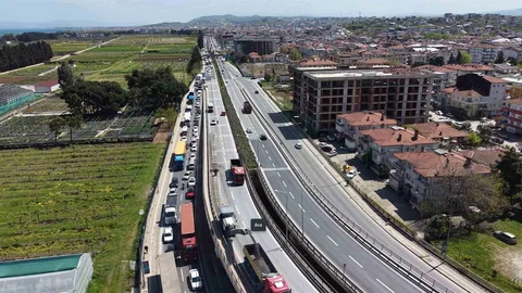 Yalova'da Trafik Yoğunluğu Yaşanıyor
