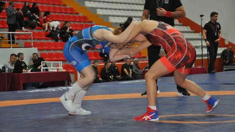 Kars’ta U15 Türkiye Güreş Şampiyonası Sürüyor