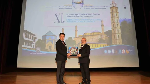 BUÜ’de Türkçenin geleceği konuşuldu