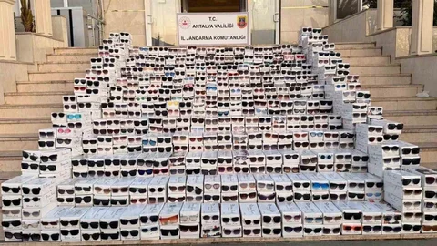 Antalya'da Kaçak Gözlük Operasyonu