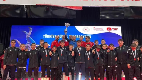 Denizli'de Güreş Şampiyonası Başarıları
