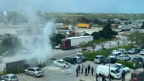 Bursa'da Otoparktaki Araç Yandı