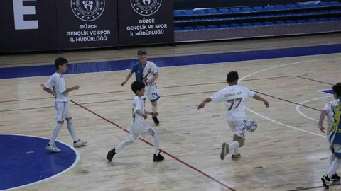 Düzce'de Okul Sporları Müsabakaları Devam Ediyor