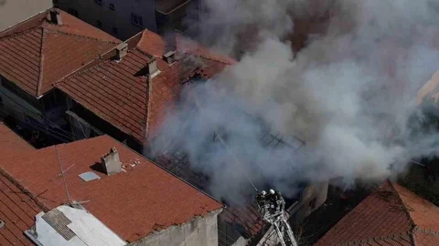 Sakarya'da Çatı Yangını Tehlikeyi Aştı