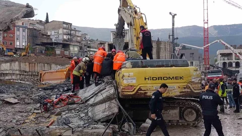 Kahramanmaraş'ta Yıkımda Enkaz Altında Kaldı