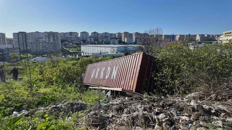 Beylikdüzü'nde Tır Kazası Facianın Eşiğinden Döndü