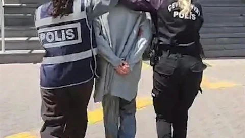 Kadın Hırsızlık Cezasından Yakalandı