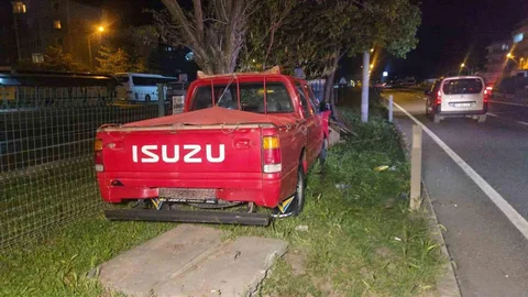 Bursa'da Kamyonet Kontrolü Kaybetti