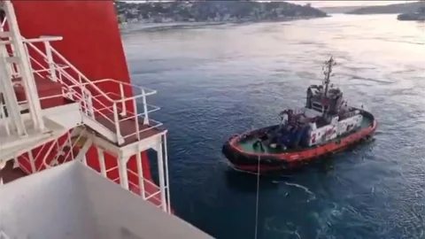 Sarıyer'de Konteyner Gemisi Yüzdürüldü