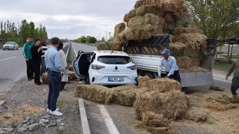 Iğdır'da Kamyonet ve Otomobil Çarpıştı