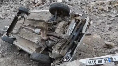 Gaziantep'te Otomobil Dere Yatağına Uçtu