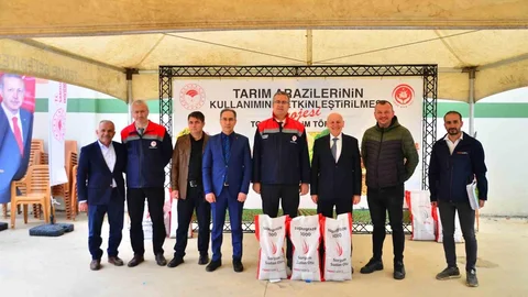 Samsun'da Çiftçilere Sorgum Tohumu Dağıtıldı