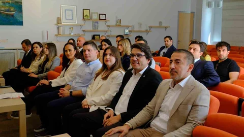 İzmir'de Yapay Zekâ Semineri Düzenlendi