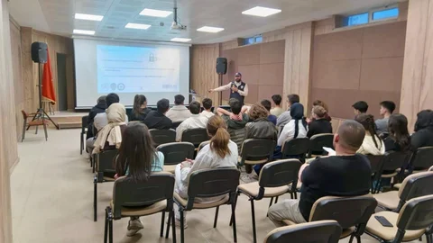 Bilecik'te Öğrencilere Siber Eğitim Verildi