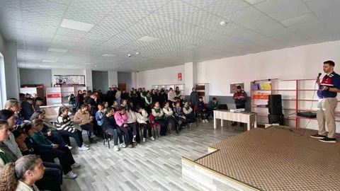 Kars'ta Jandarma Siber Eğitim Verdi