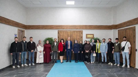 Öğrencilerden Rektöre Vakıf Eserleri Ziyareti