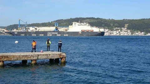 Çanakkale Boğazı’ndan Gemiler Geçiyor