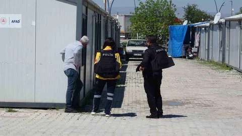 Malatya'da Genç Konteynere Kilitlendi