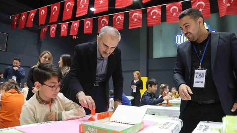 Çayırova'da Öğrenciler Zeka Oyunlarında Yarışıyor