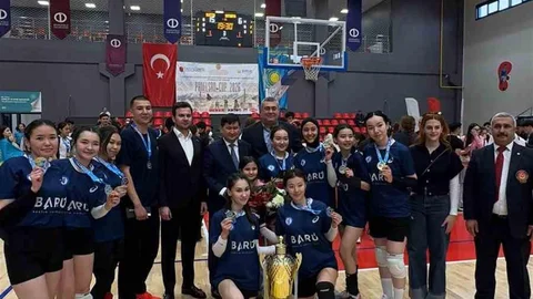 Kazakistanlı Öğrenciler Voleybol Turnuvasında Şampiyon Oldu