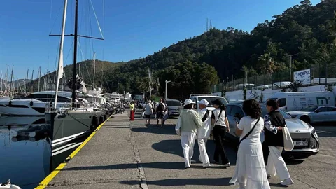 Dev Yolcu Gemisi Marmaris'te Demirledi