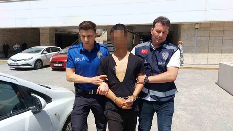 Yaşlı Adamın Montunu Gaspetti