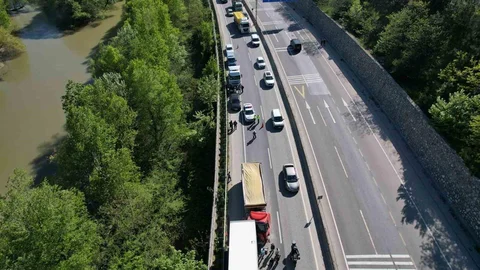 Sakarya'da İki Tır Çarpıştı