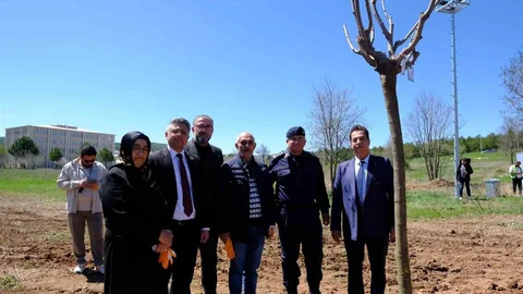 Sivas'ta Fidanlarla Şehitlerin Hatırası Yaşatıldı