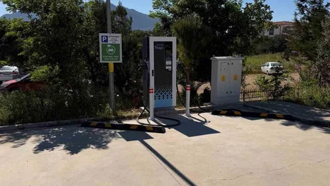 Datça Devlet Hastanesi'nde Elektrikli Araç Şarj İstasyonu Açıldı