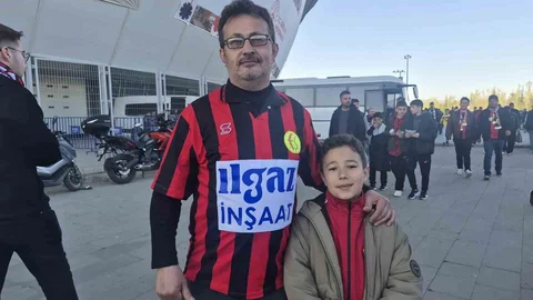 Eskişehirspor Taraftarları Balıkesirspor Maçında Coşkulu Destek