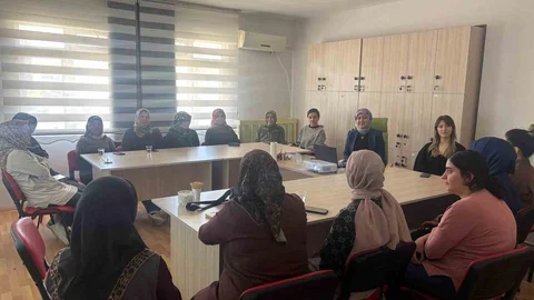 Kadınlara Bilinçli İlaç Tüketimi Eğitimi Verildi