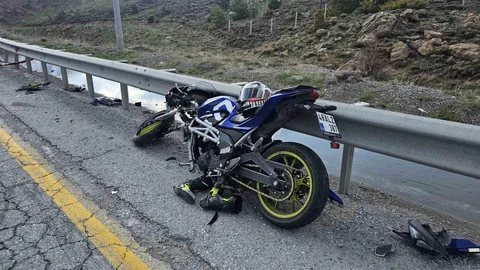 Motosiklet Bariyere Çarptı, 1 Yaralı