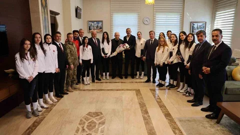 Yıldırım'dan Voleybolculara Tebrik