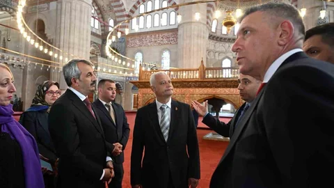 Edirne'de Bulgar Bakan Selimiye Camii'ni Ziyaret Etti