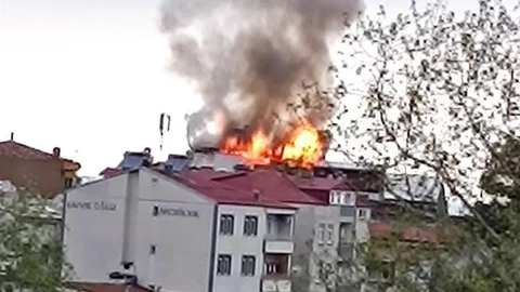 Vakfıkebir'de Çatı Yangını Panik Yarattı