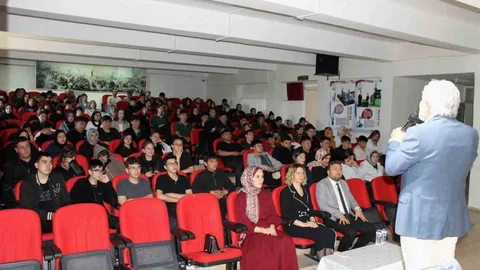 Altıntaş'ta Yazar Buluşması Gerçekleşti